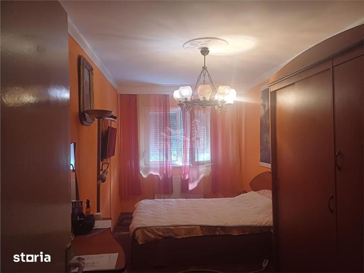 Apartament cu 4 camere decomandat în Vasile Aaron