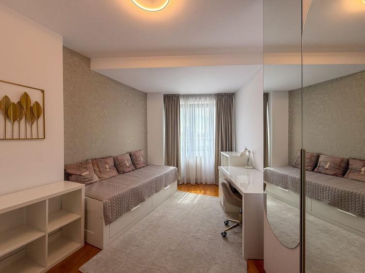 Apartament cu 3 camere semidecomandat în Herăstrău