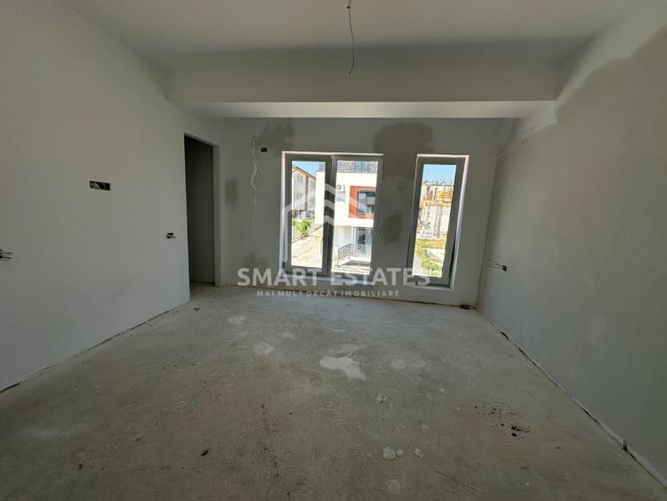 Duplex cu 5 camere cu Canalizare în Sălăjan