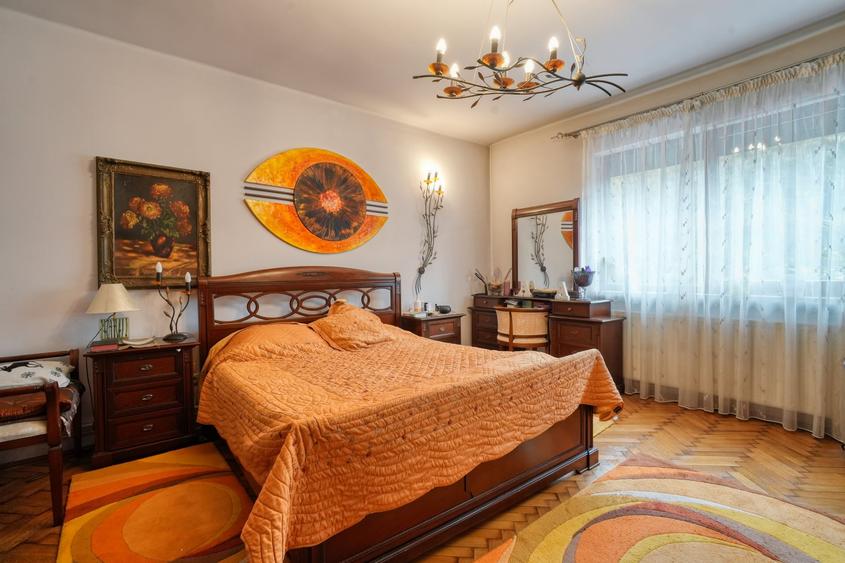 Casă individuală cu 5 camere cu Canalizare în Griviței