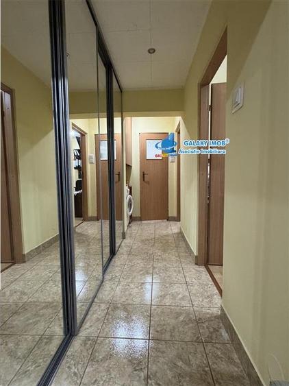 Apartament cu 3 camere semidecomandat în Titan