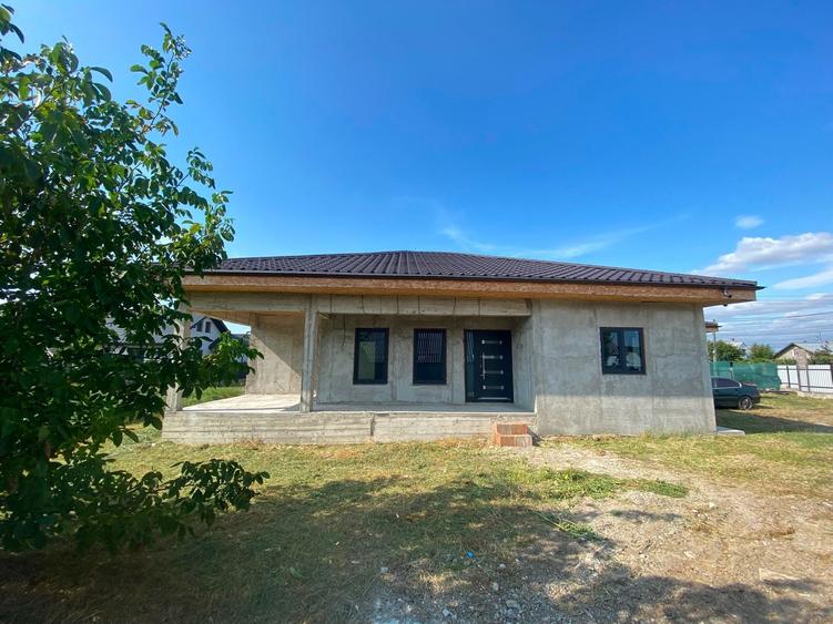 Casă cu 3 camere în Săucești