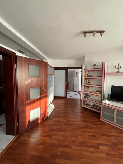 Apartament cu 3 camere decomandat în Basarab