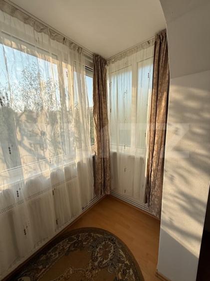 Apartament cu 3 camere decomandat, mobilat în Tractorul