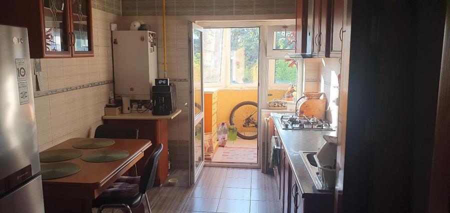 Apartament cu 3 camere decomandat în Mazepa 2