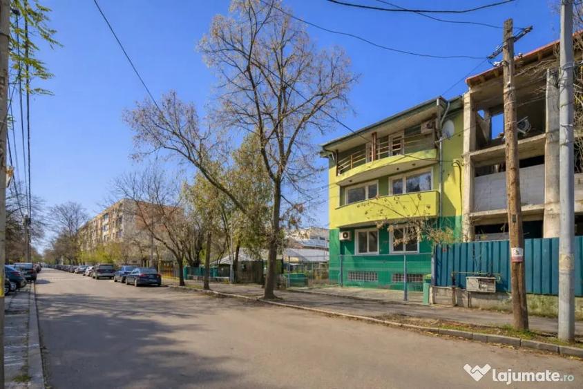 Casă cu 7 camere cu Teren 300 Mp în Uverturii
