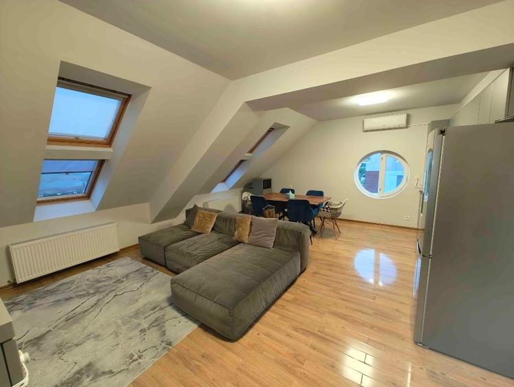Apartament cu 3 camere decomandat, mobilat în Bună Ziua