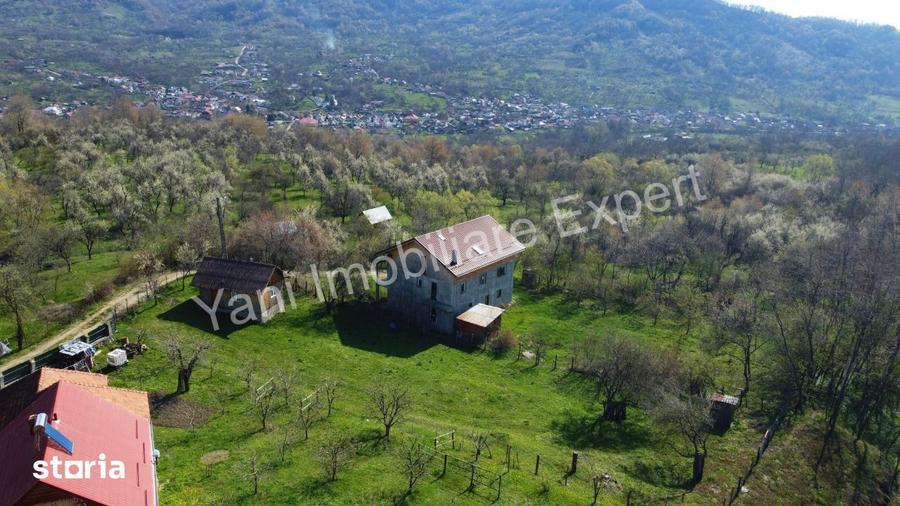 Casă cu 6 camere cu Teren 1175 Mp în Corbi