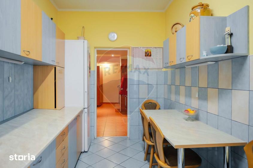 Casă cu 7 camere cu Teren 153 Mp în Central