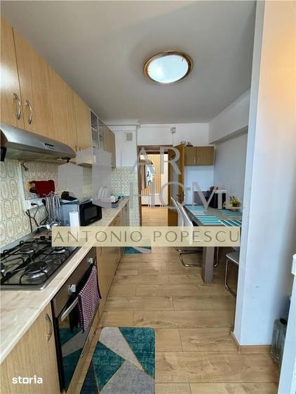 Apartament cu 4 camere decomandat în Republicii