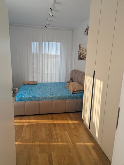 Apartament cu 3 camere decomandat în Jiului