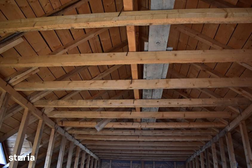 Casă cu 4 camere cu Teren 2000 Mp în Vădeni