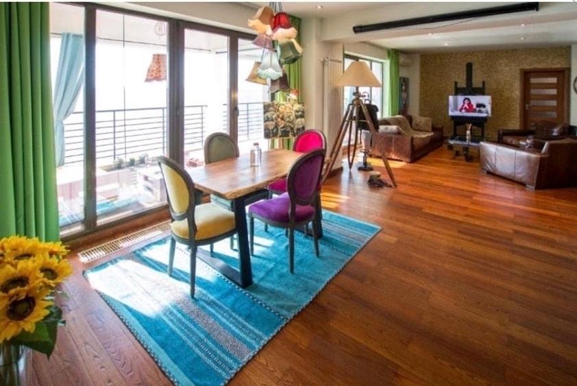Apartament cu 3 camere semidecomandat, mobilat în Central