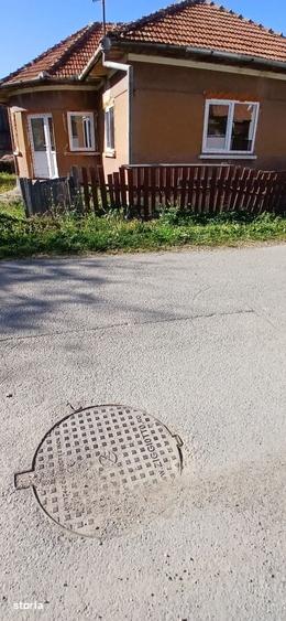 Casă cu 3 camere cu Teren 460 Mp în Căpușu Mare