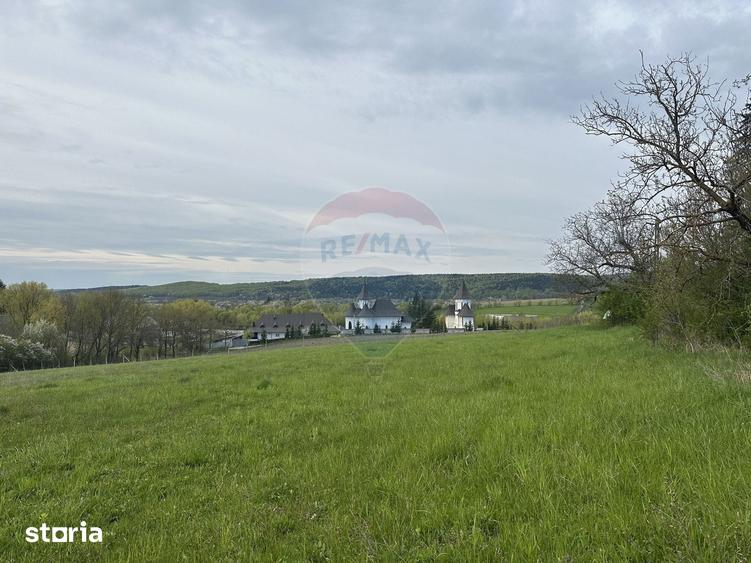 Teren de 3000 mp, în Bodești