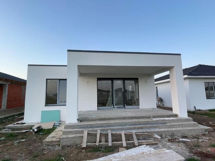 Casă cu 3 camere în Sântandrei