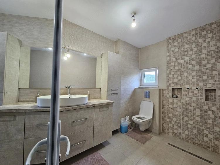Casă cu Teren 880 Mp în Păuliș