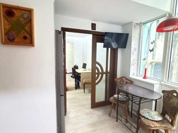 Apartament cu 3 camere decomandat, mobilat în Moșilor