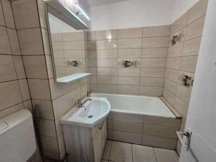 Apartament cu 2 camere decomandat în Titan