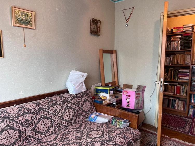 Apartament cu 4 camere semidecomandat în Gojdu