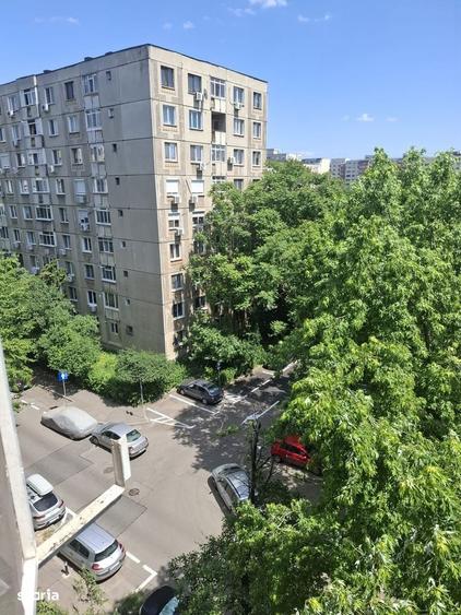 Apartament cu 3 camere semidecomandat în Central