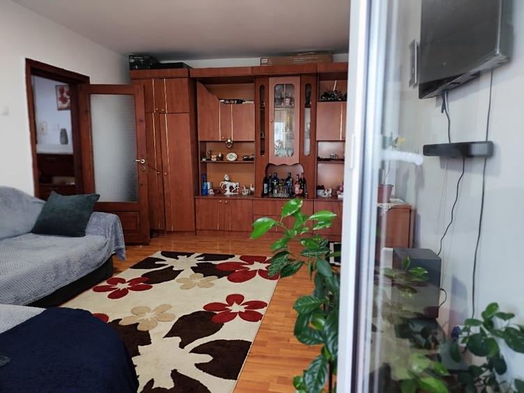 Apartament cu 2 camere semidecomandat, mobilat în Central