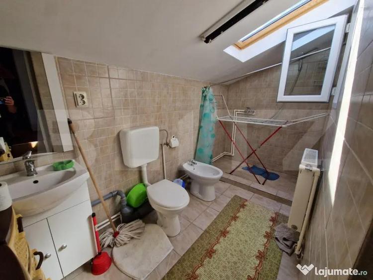 Casă cu 8 camere cu Teren 387 Mp în Central