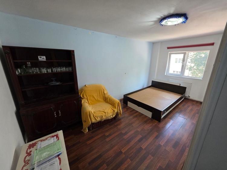 Apartament cu 2 camere decomandat în CET