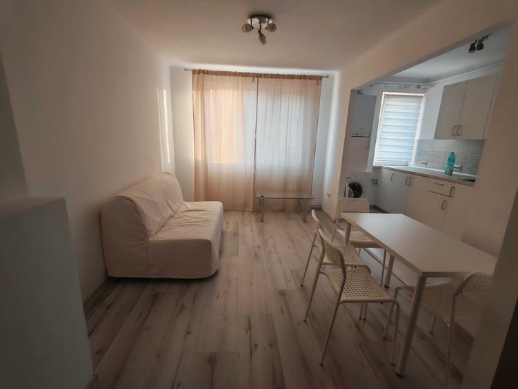 Apartament cu 3 camere semidecomandat în Semicentral