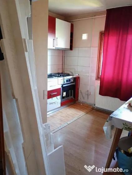 Apartament cu 3 camere decomandat în Bucovina