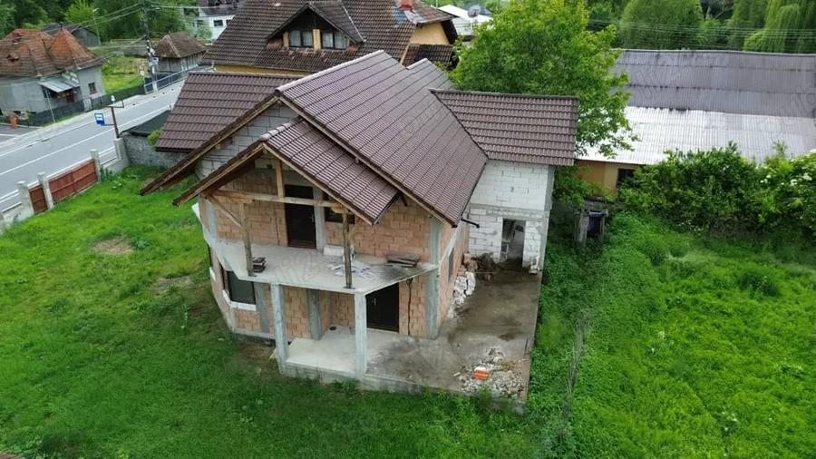 Casă cu 5 camere în Berislăvești