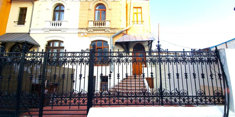 Duplex cu 6 camere cu Canalizare în P-ța Victoriei