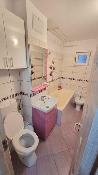 Apartament cu 3 camere decomandat în Sârbi