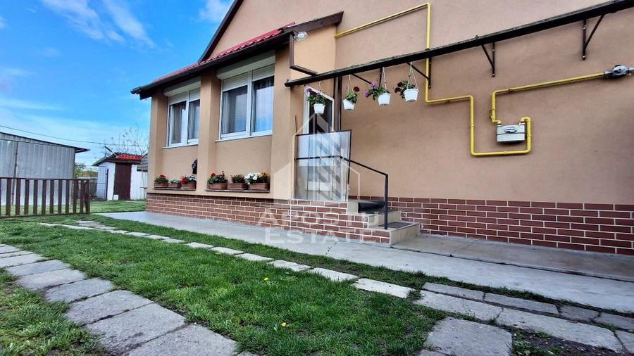 Casă cu 2 camere cu Canalizare în Central