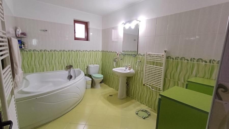 Casă individuală cu 6 camere cu Canalizare în Micro 16