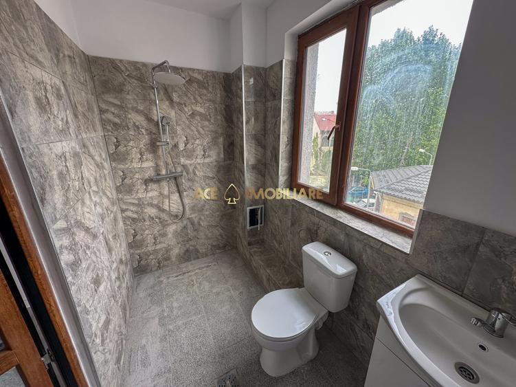 Casă individuală cu 8 camere cu Canalizare în Timpuri Noi