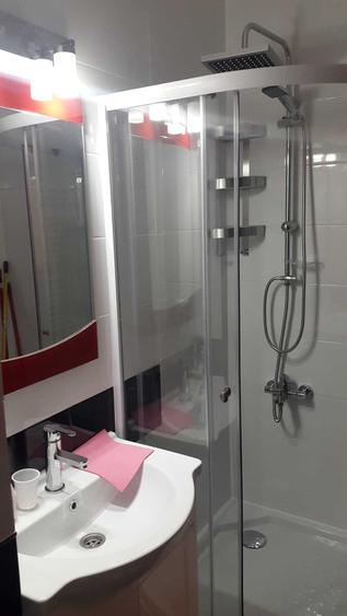Apartament cu 2 camere decomandat în Livezeni