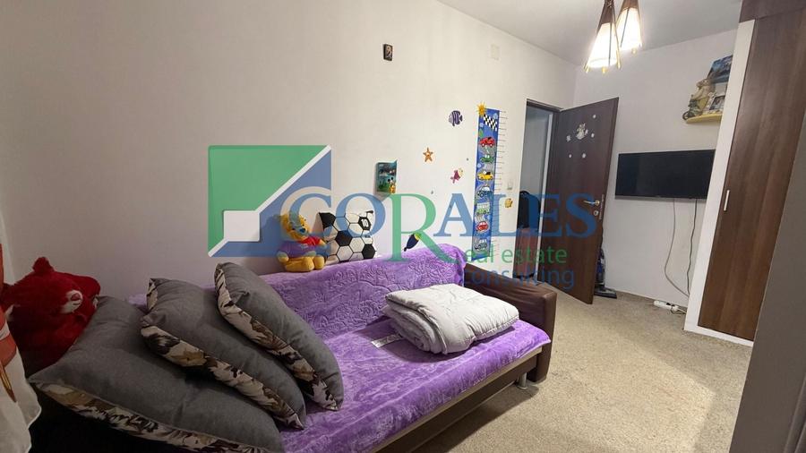 Apartament cu 3 camere semidecomandat, mobilat în Simion Bărnuțiu