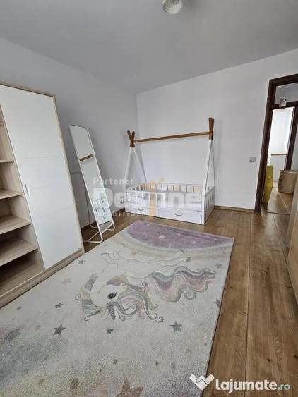 Apartament cu 3 camere semidecomandat în 1 Mai