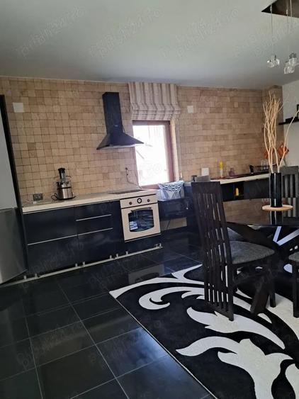 Casă cu 6 camere cu Teren 540 Mp în Anda
