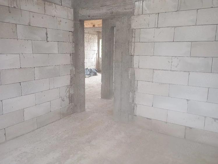 Casă cu 3 camere cu Teren 1700 Mp în Jugureni