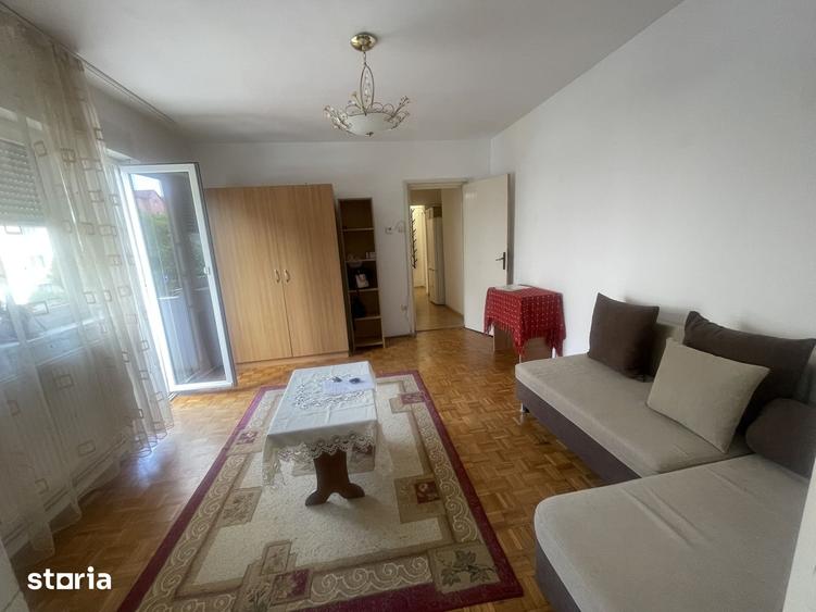 Ap 3 camere etaj 1 str Miraslau zona CEDONIA 330 euro - 1