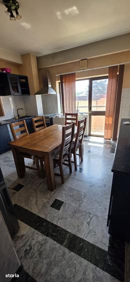 Apartament cu 4 camere în Democrației