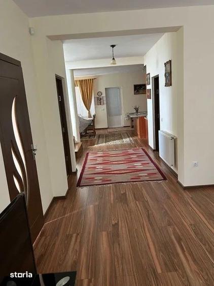 Casă cu 5 camere cu Teren 1550 Mp în Central