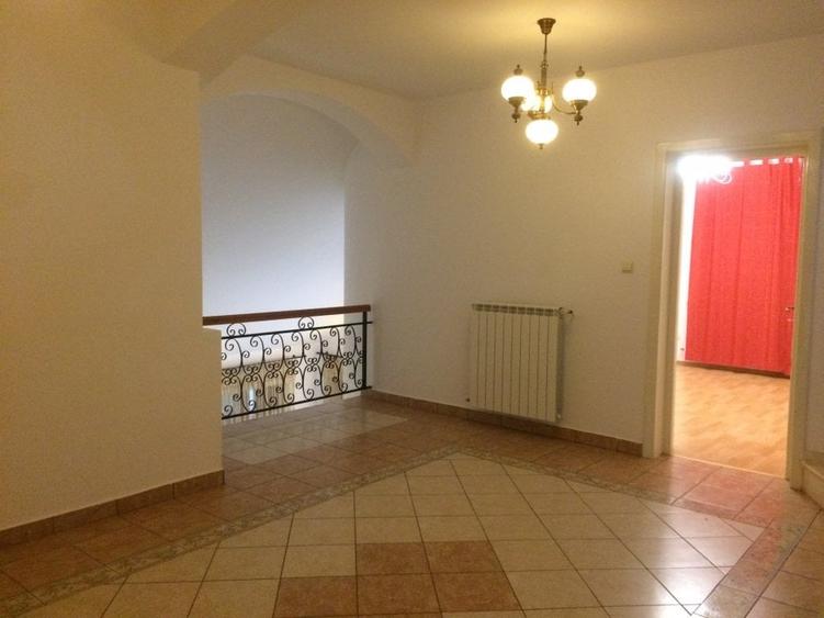 Casă individuală cu 9 camere cu Piscina în Băneasa