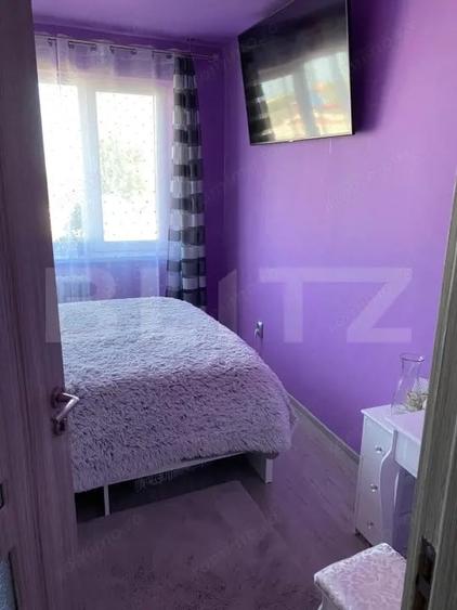Apartament cu 3 camere semidecomandat, mobilat în Botizului