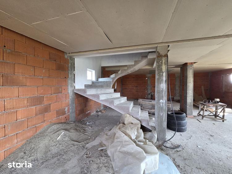 Casă cu 5 camere cu Teren 4165 Mp în Central