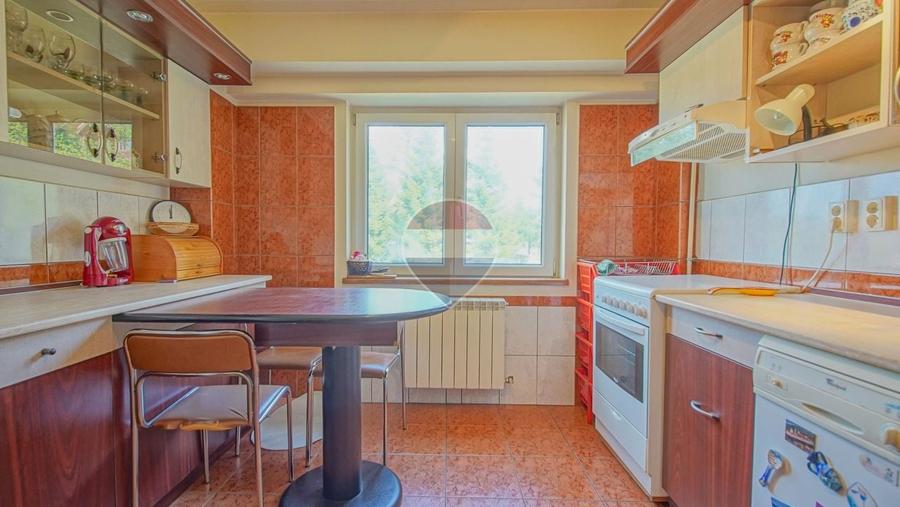 Apartament cu 4 camere decomandat, mobilat în Clăbucet