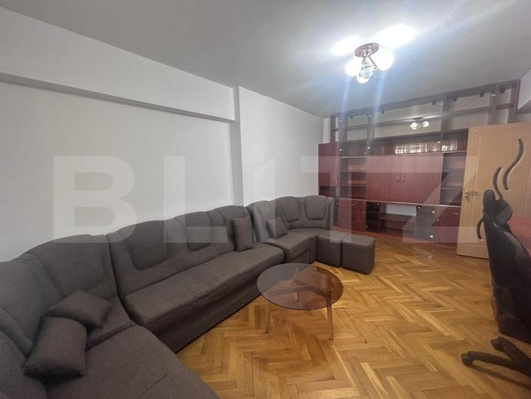 Apartament cu 3 camere, decomandat, centru-Universitate - 1