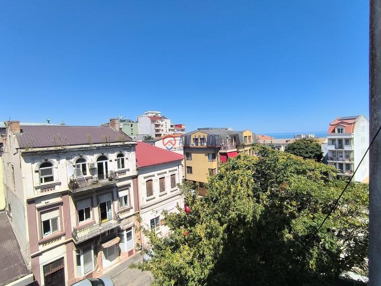 Apartament cu 3 camere semidecomandat în Peninsula